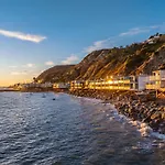 Blue Dolphin: An Oceanfront Malibu Sanctuary