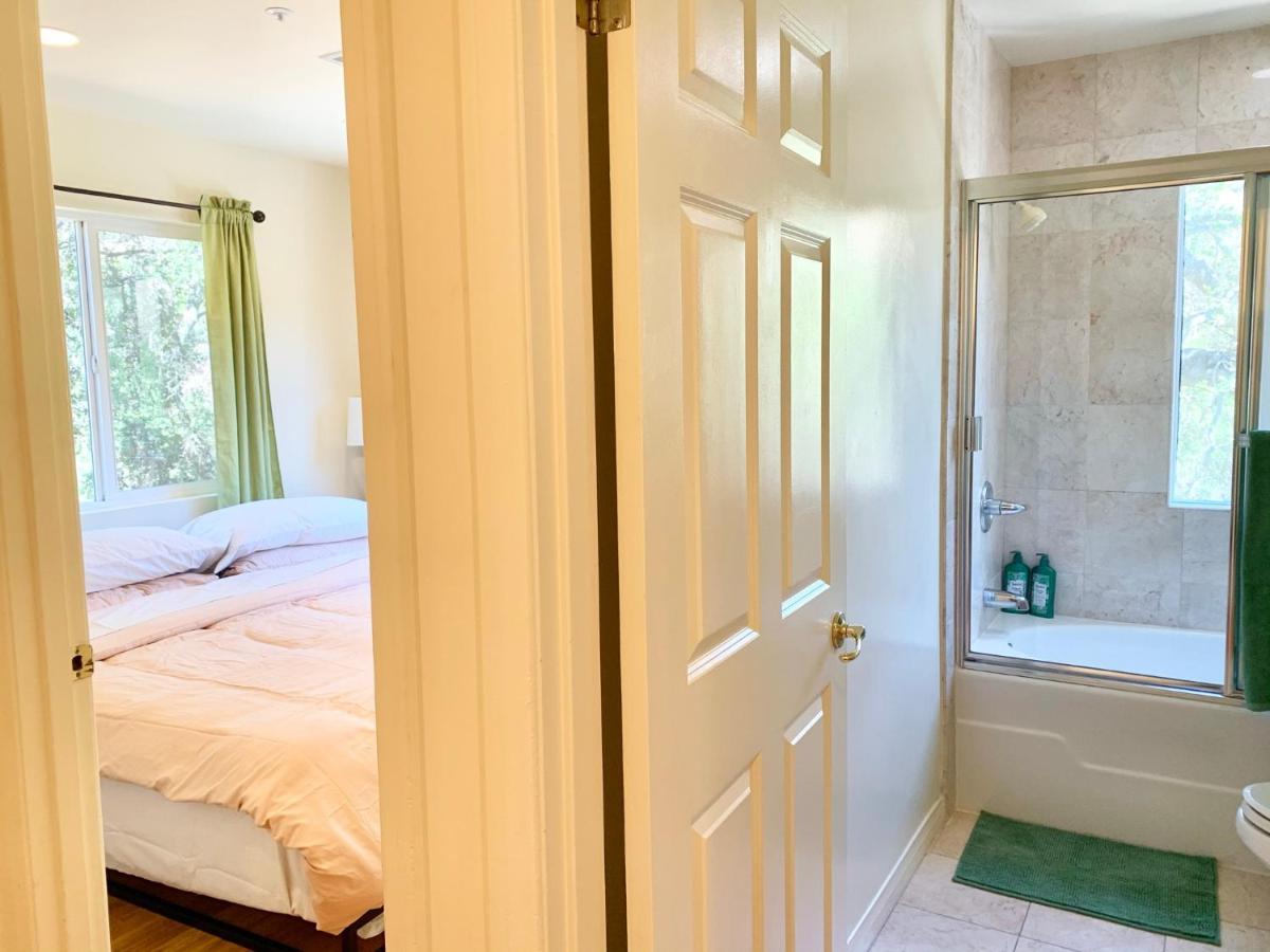 In On The Hill Homestay Malibu