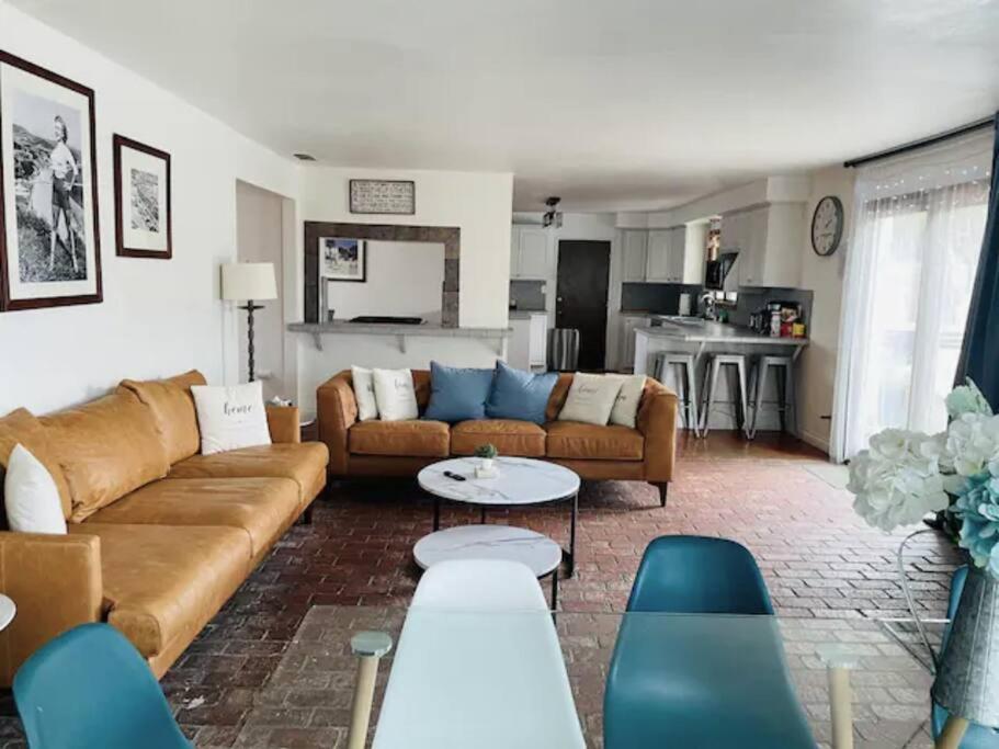 Holiday home 30 Pct Off!! Limited Time! Ocean View With Hot Tub, Mins To & Hiking Trails, Coastal Lifestyle *