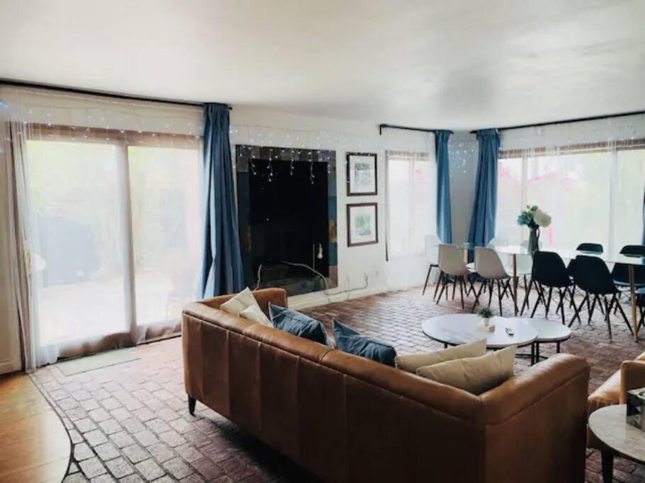 Holiday home 30 Pct Off!! Limited Time! Ocean View With Hot Tub, Mins To & Hiking Trails, Coastal Lifestyle Malibu