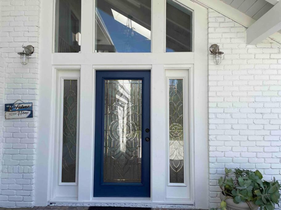 Holiday home 30 Pct Off!! Limited Time! Ocean View With Hot Tub, Mins To & Hiking Trails, Coastal Lifestyle Malibu