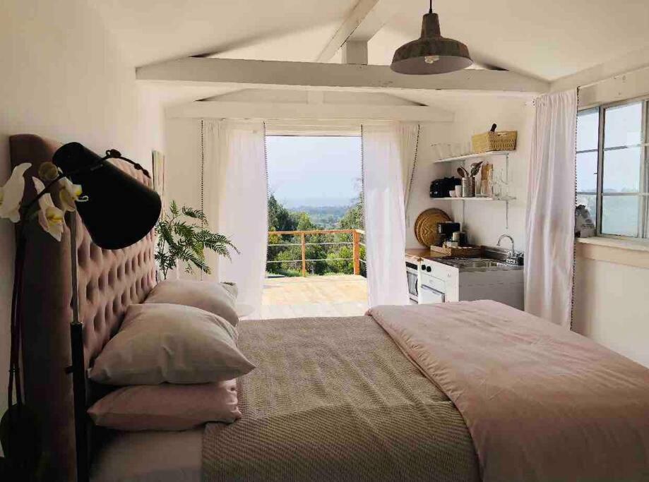 30 Pct Off!! Limited Time! Charming Getaway With King Bed, Near Apartment