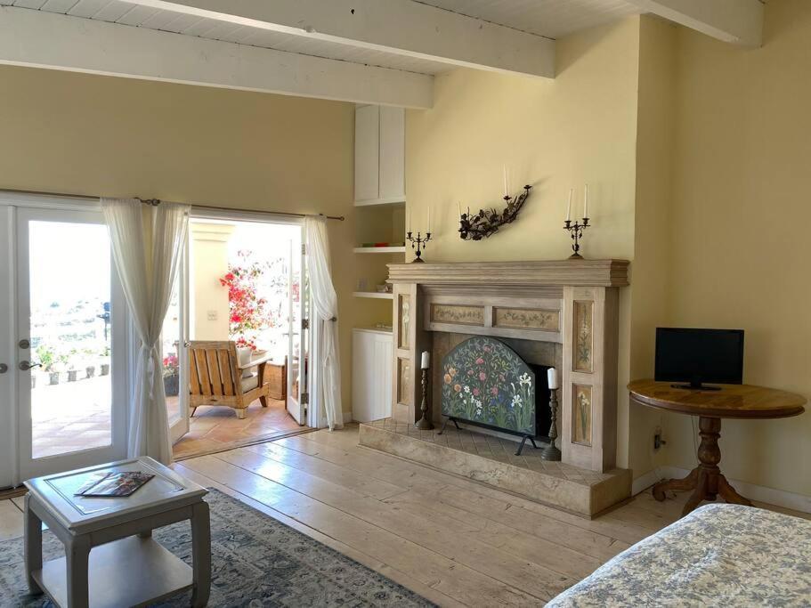 Ocean View Hacienda On 6 Private Acres. Holiday home