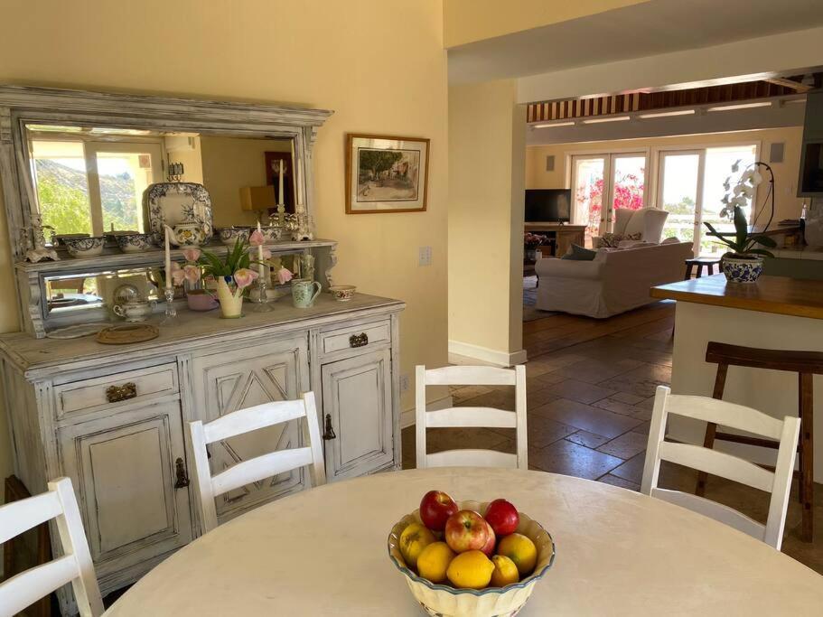 Ocean View Hacienda On 6 Private Acres. Holiday home