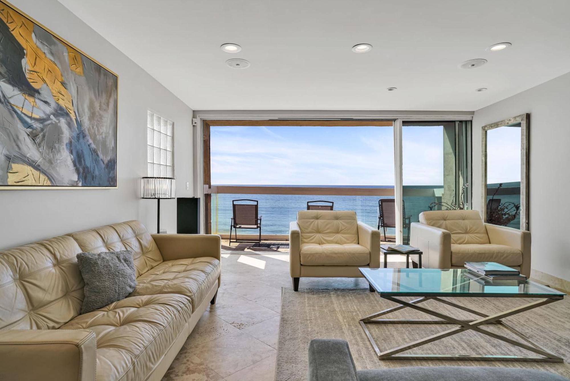 Villa House With Private Access