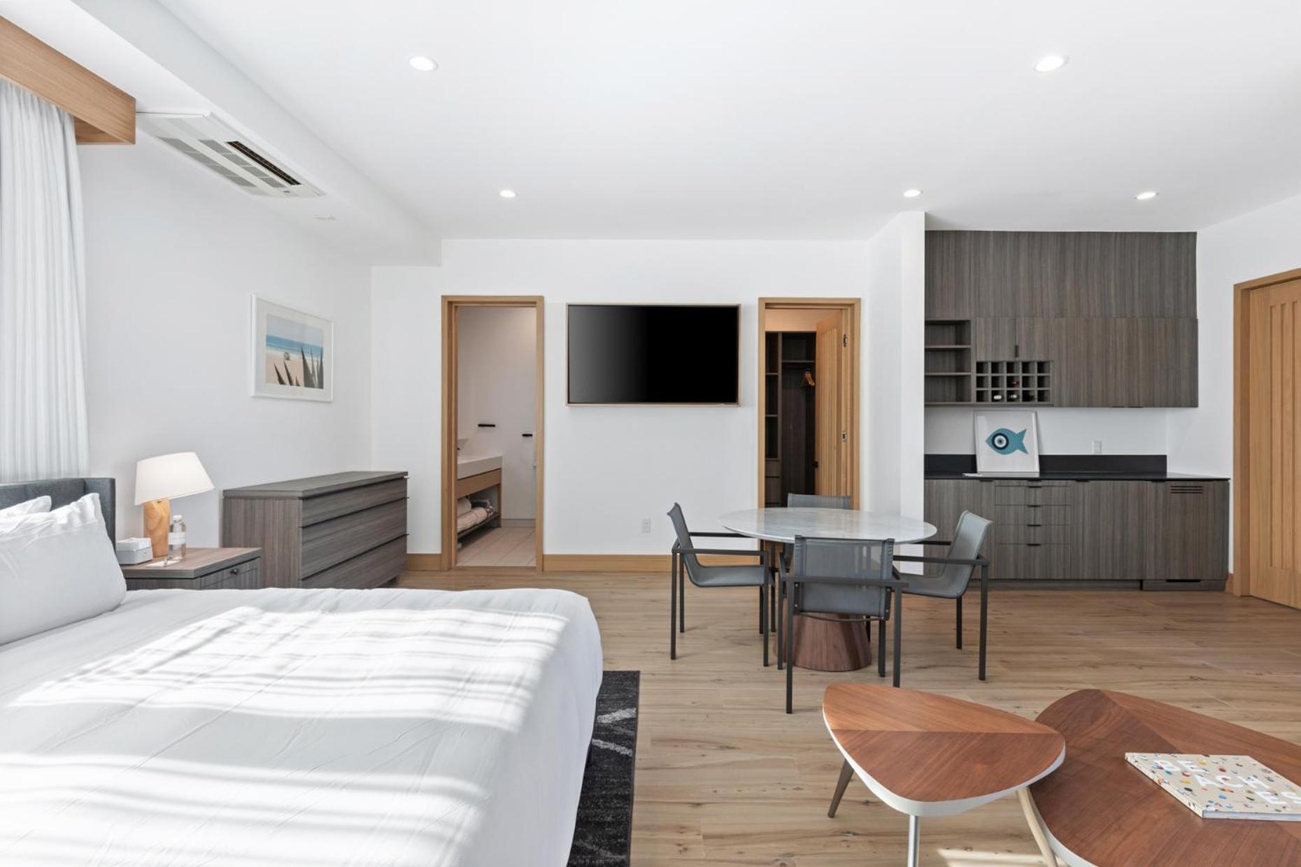 Carbon Apartment *