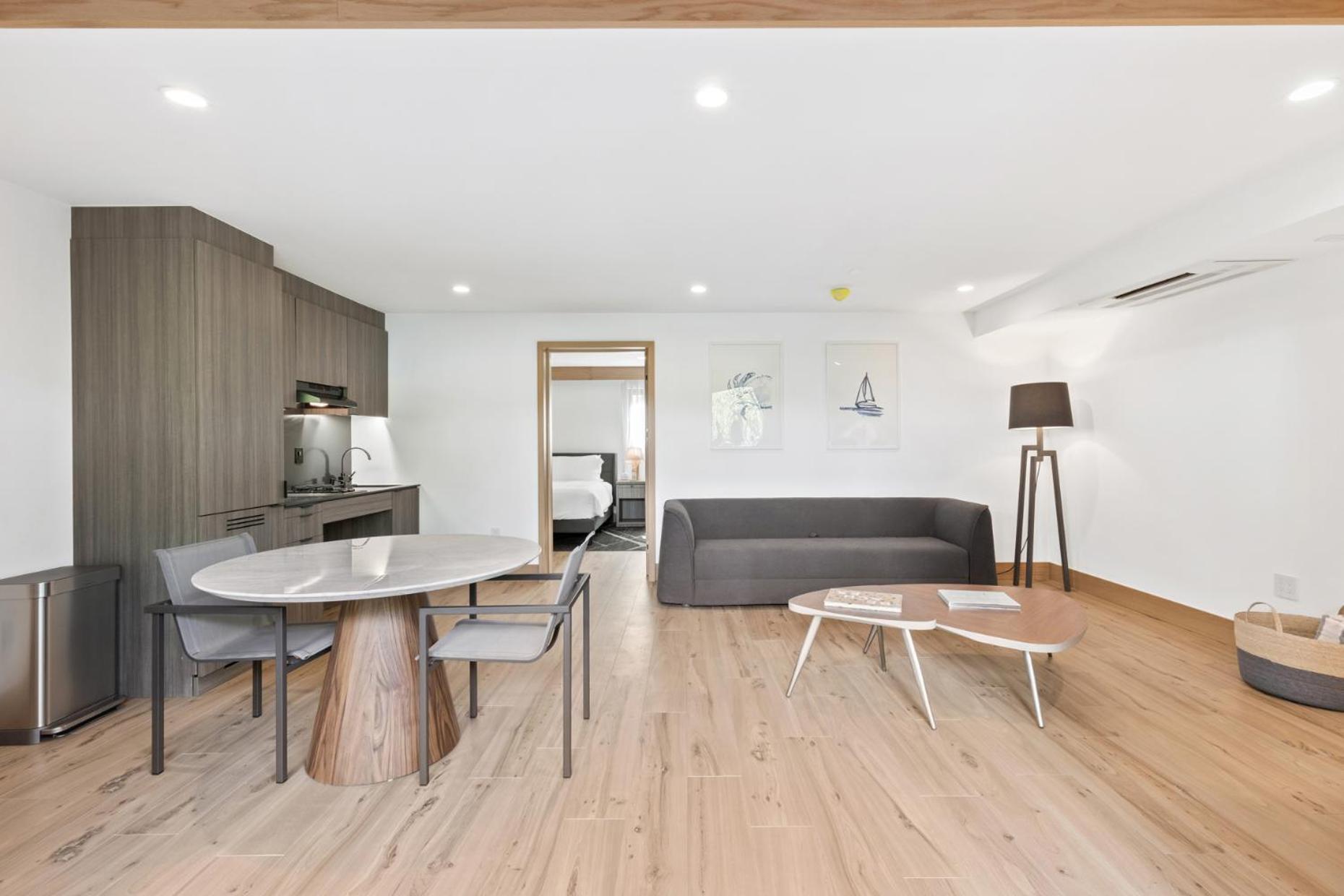 Carbon Apartment