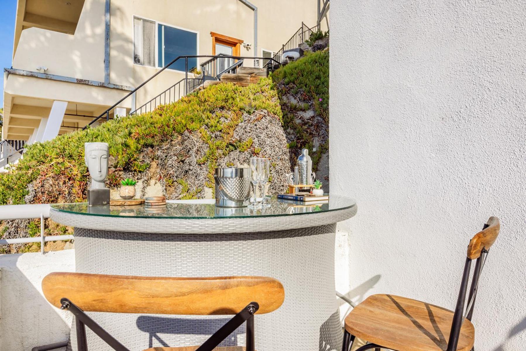 Breeze - Hot Tub, Ocean View, Steps To Holiday home Malibu