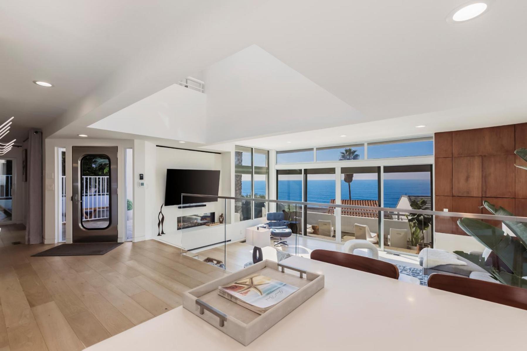 Holiday home Breeze - Hot Tub, Ocean View, Steps To *
