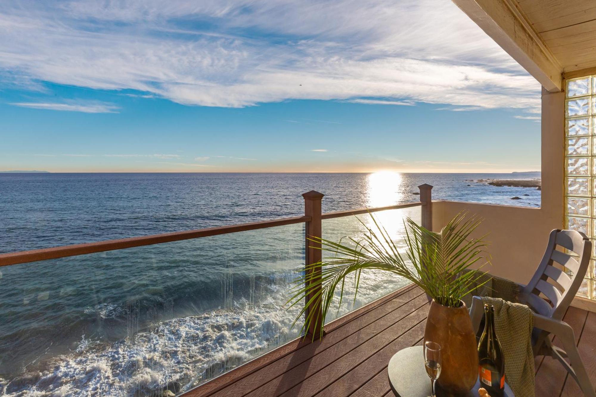 Holiday home Blue Dolphin: An Oceanfront Sanctuary Malibu