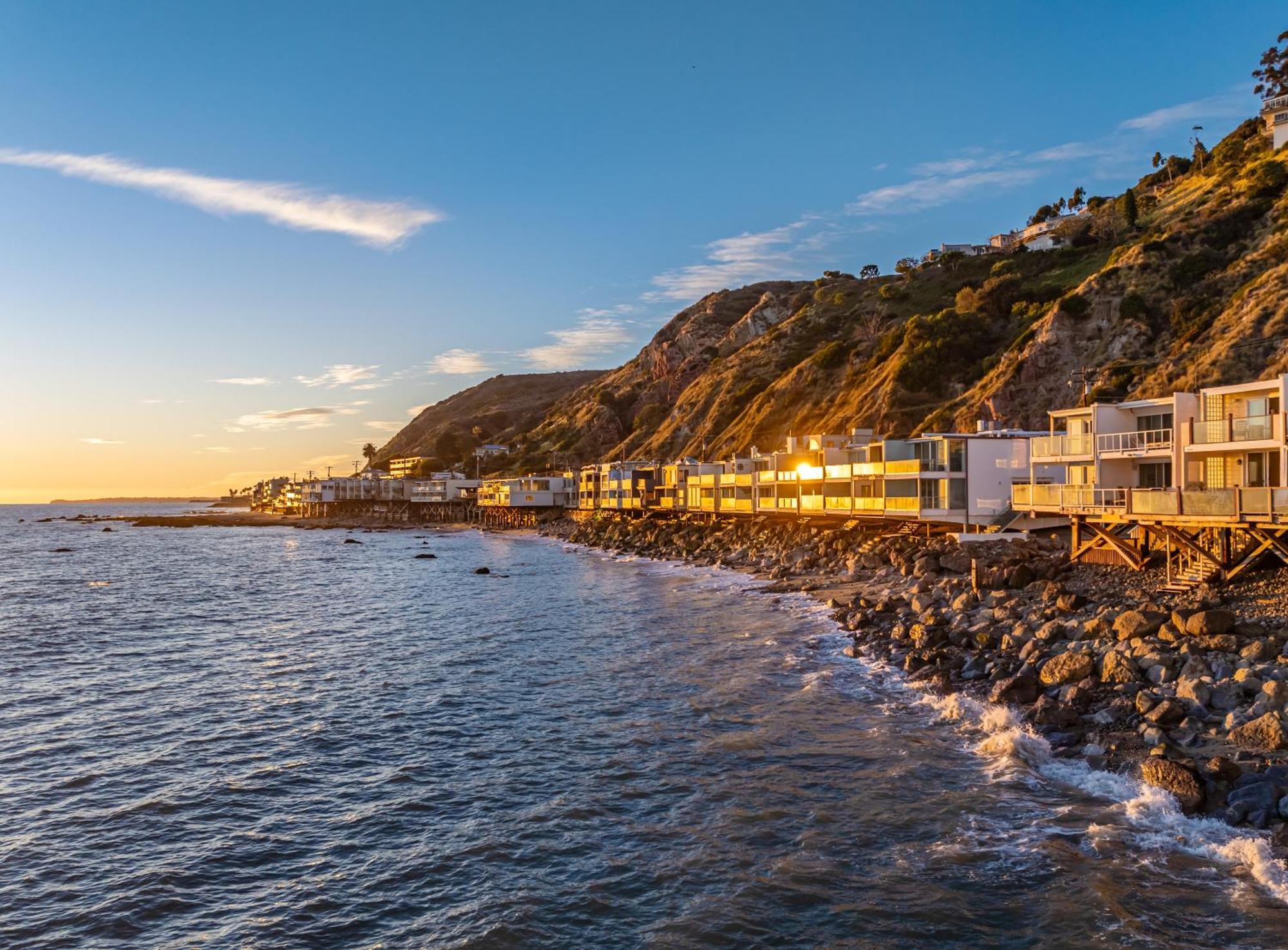 Blue Dolphin: An Oceanfront Sanctuary Holiday home *