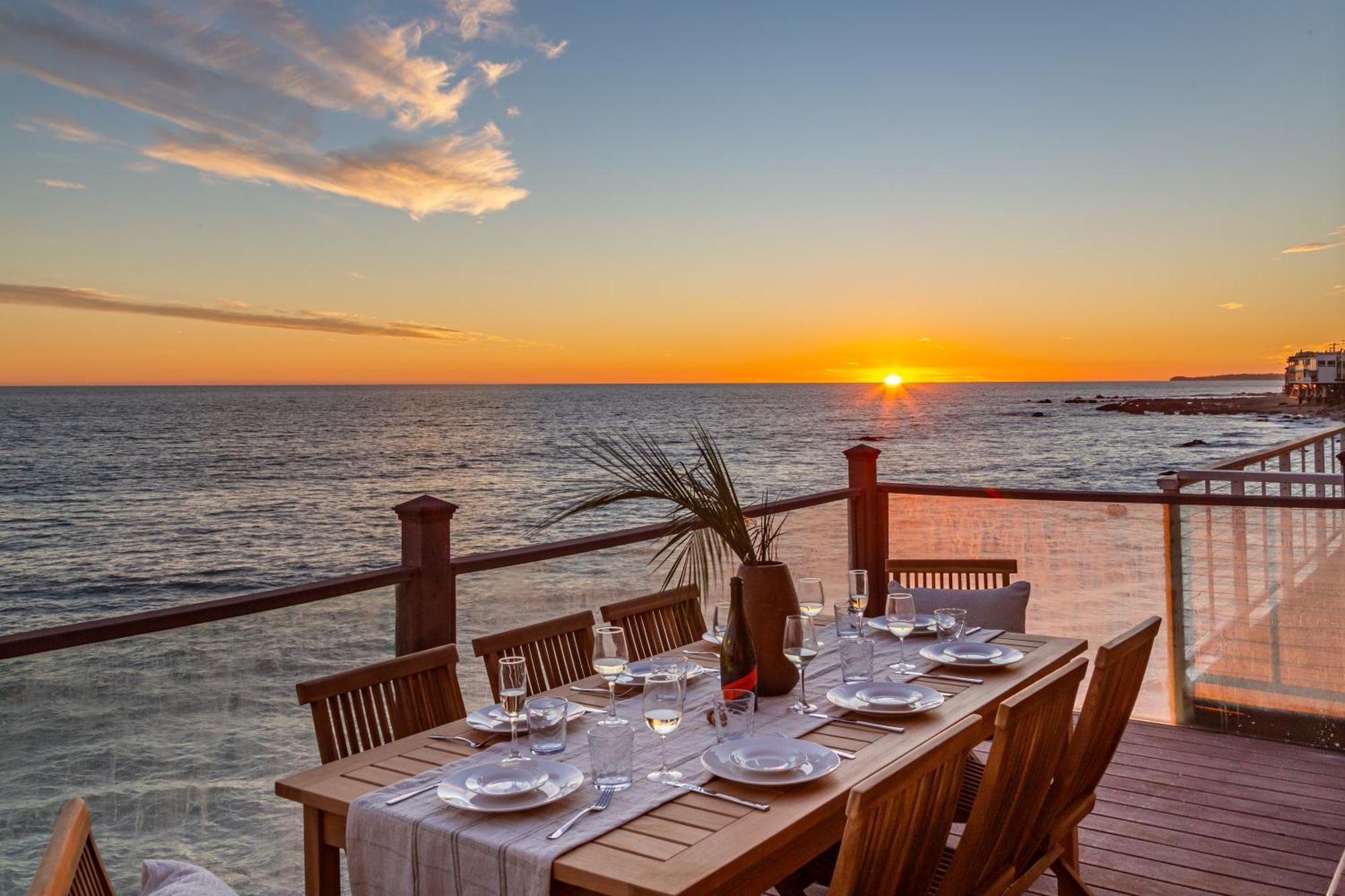 Blue Dolphin: An Oceanfront Sanctuary Holiday home Malibu