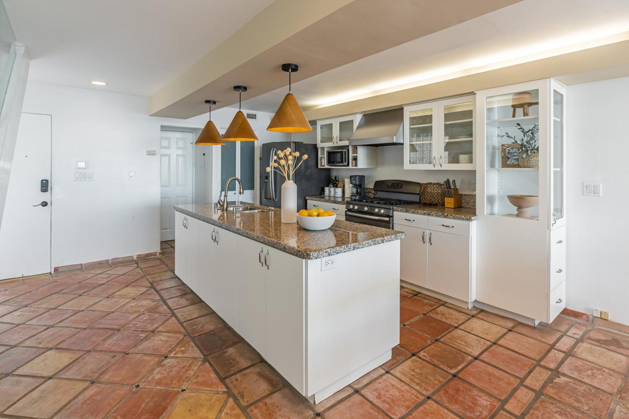 Holiday home Blue Dolphin: An Oceanfront Sanctuary
