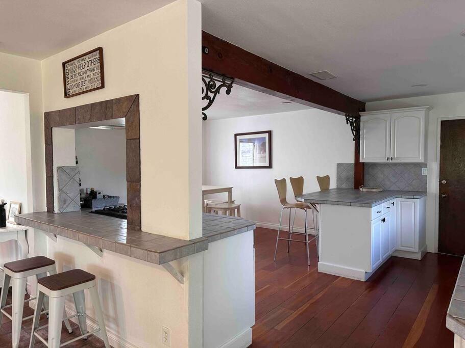 Holiday home 30 Pct Off!! Limited Time! Ocean View With Hot Tub, Mins To & Hiking Trails, Coastal Lifestyle