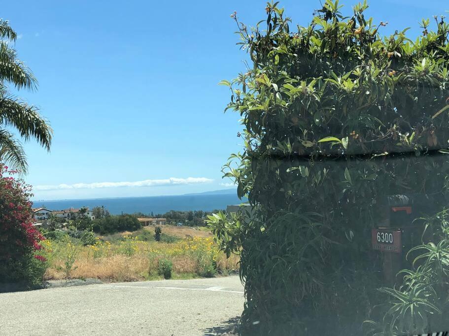 Holiday home 30 Pct Off!! Limited Time! Ocean View With Hot Tub, Mins To & Hiking Trails, Coastal Lifestyle *