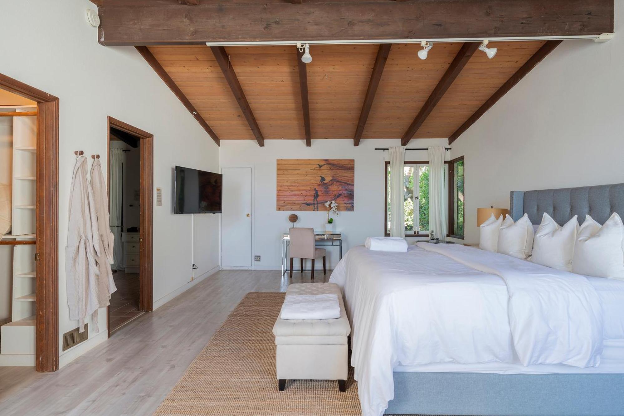 With Access And Ocean View Malibu