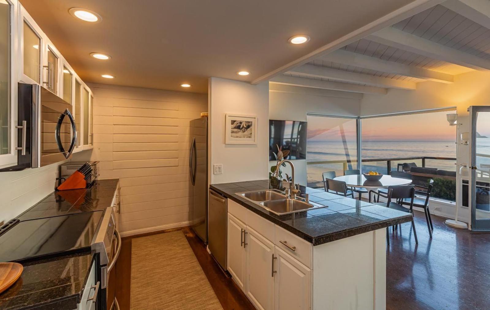 House Right On The * Malibu