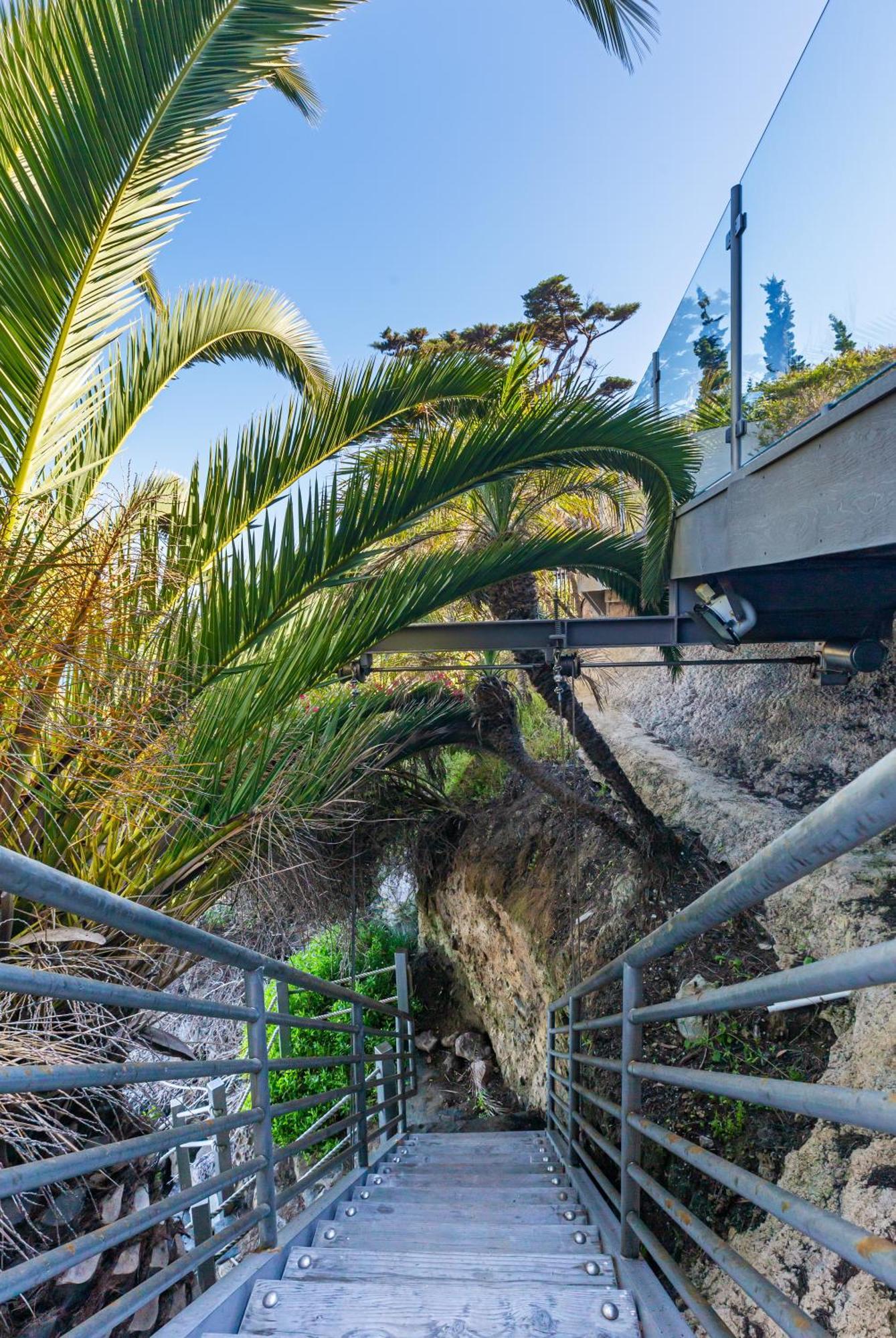 Villa Beachfront Broad Direct Access