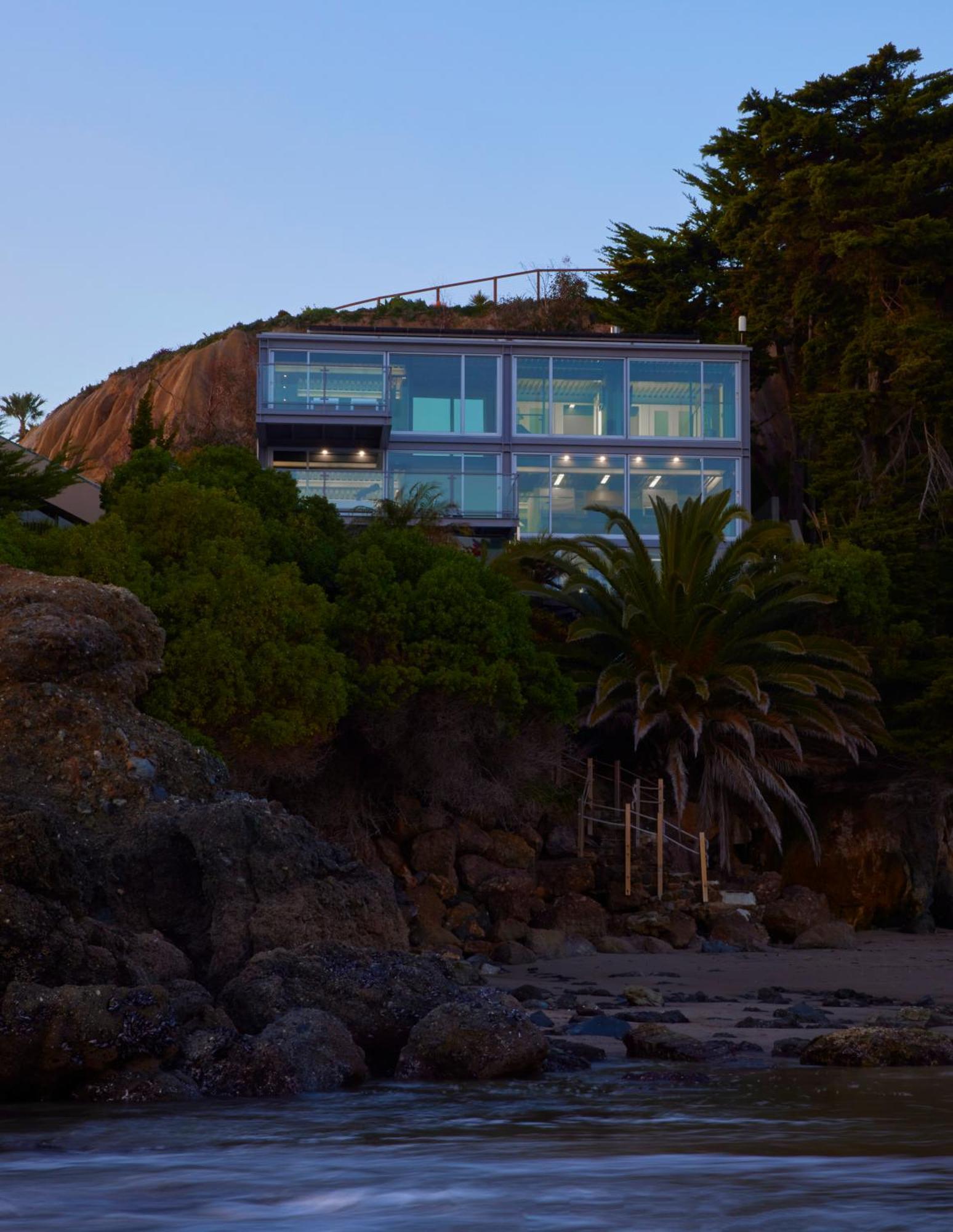 Beachfront Broad Direct Access Malibu