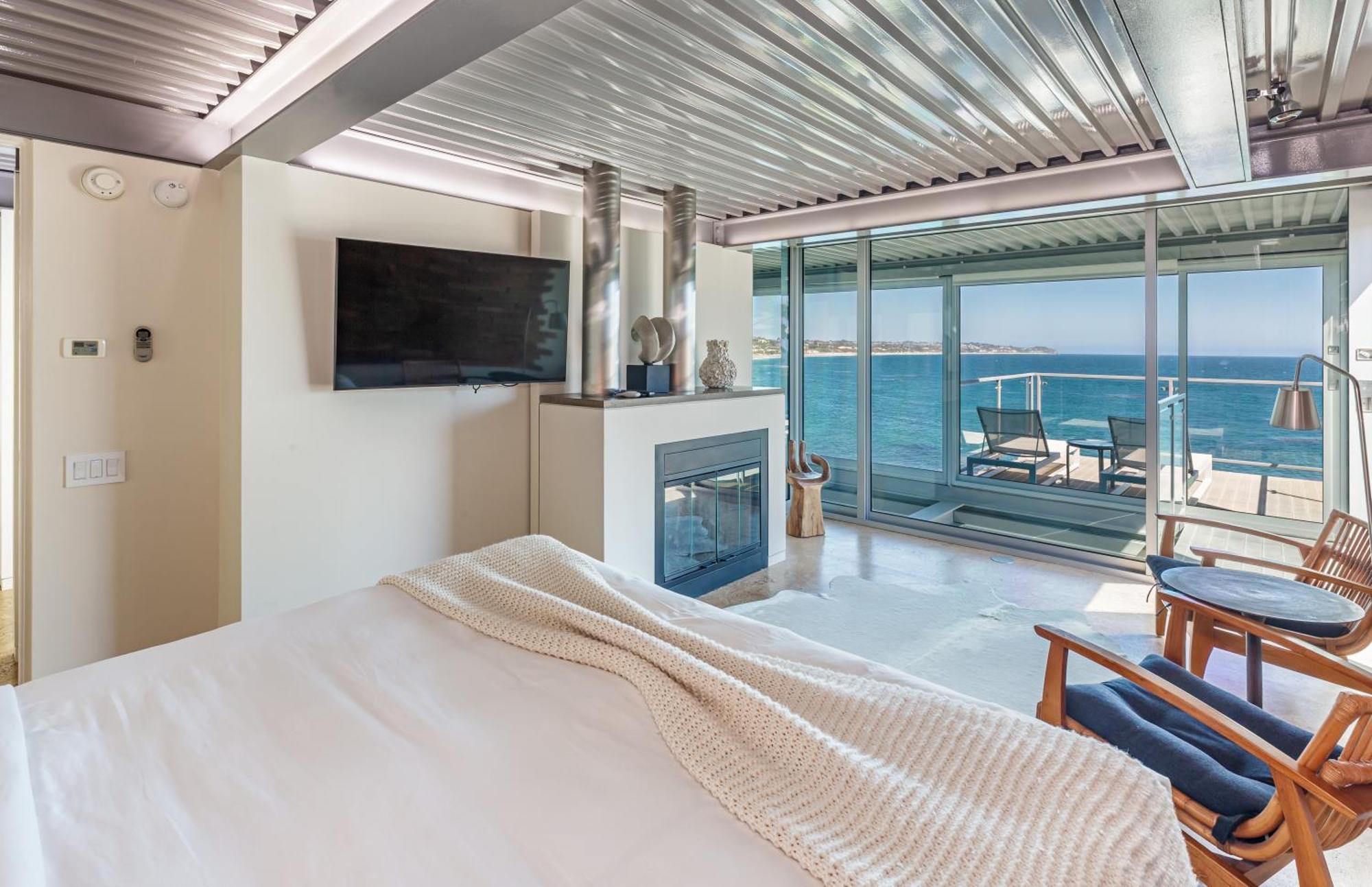 Beachfront Broad Direct Access Villa *