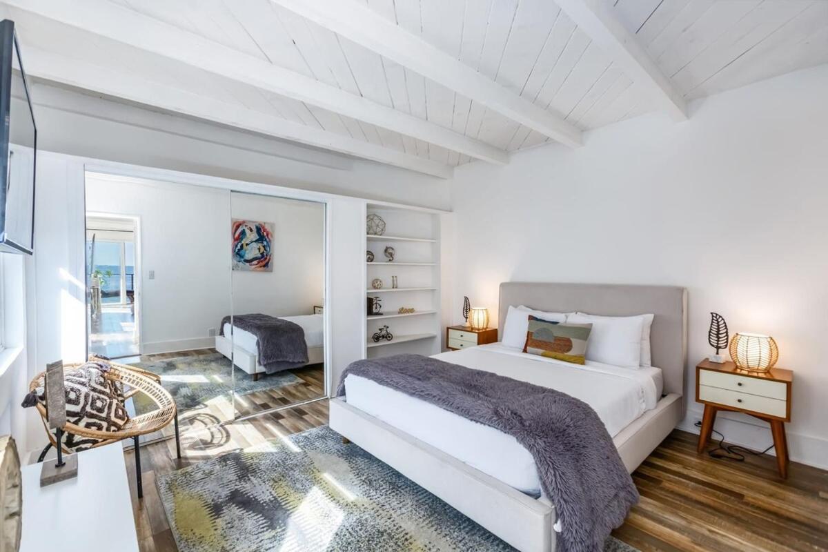 Cheerful 2 Bedroom With Sunset Views *
