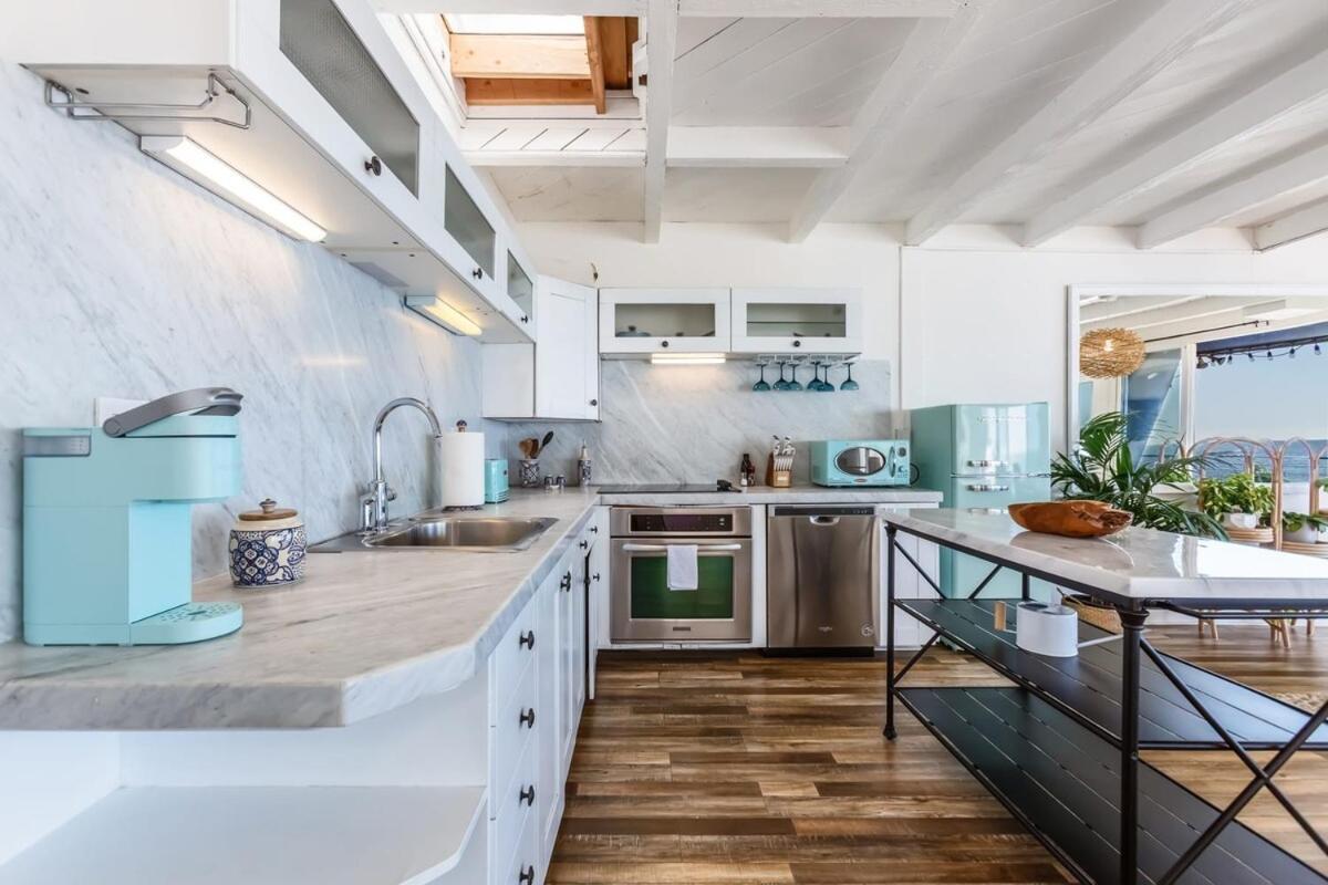 Cheerful 2 Bedroom With Sunset Views *