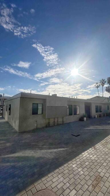 Apartment Luxury 1br On Pch + Steps From Beach! *