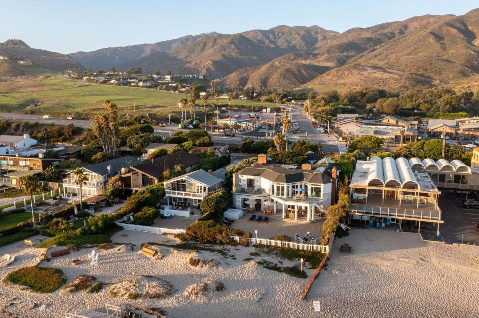Resort Dunes By Fieldtrip Expansive Hamptons-style Estate W Private Backyard Malibu