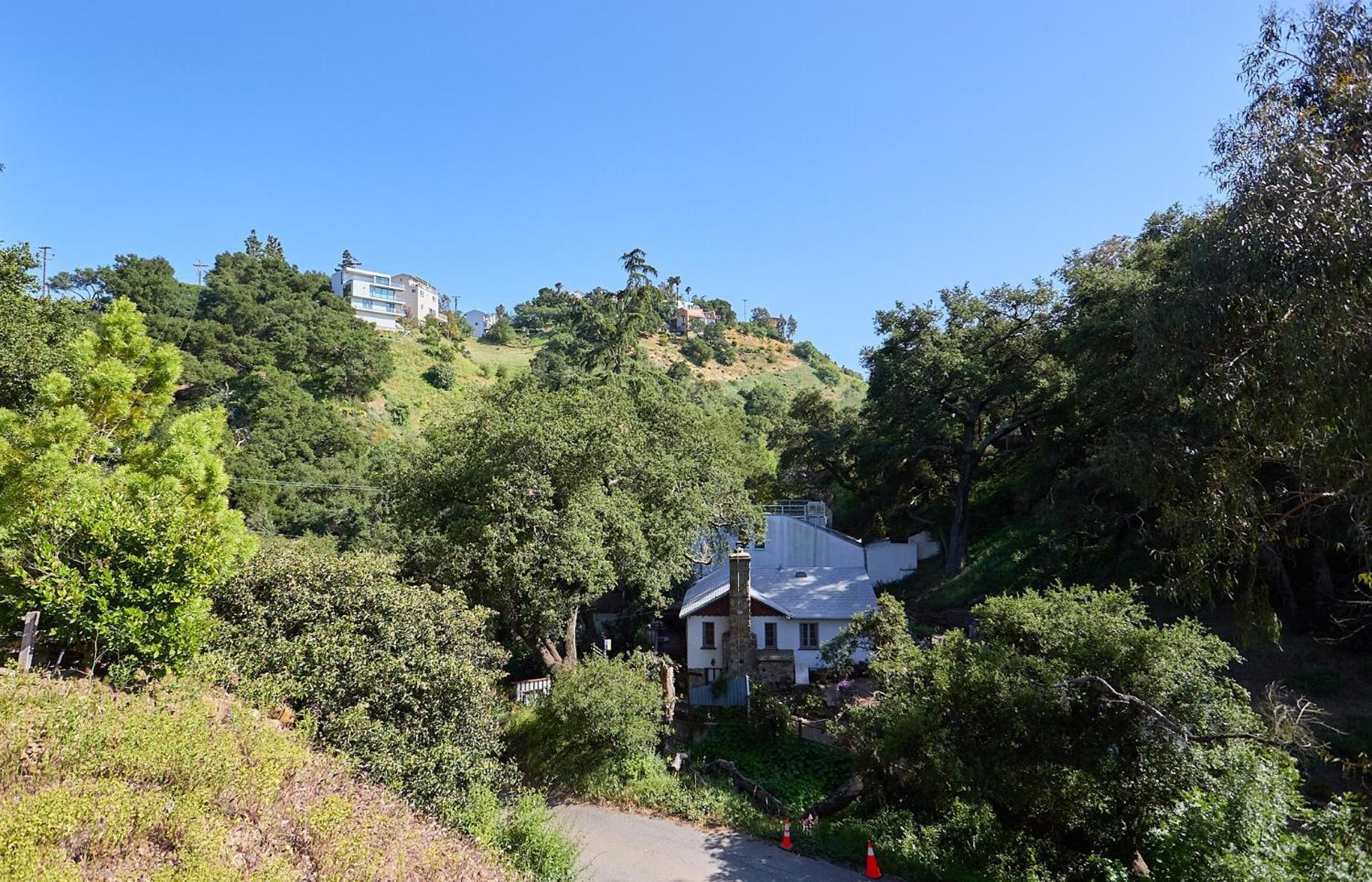 In Enchanting Hills 5 Min From The * Malibu