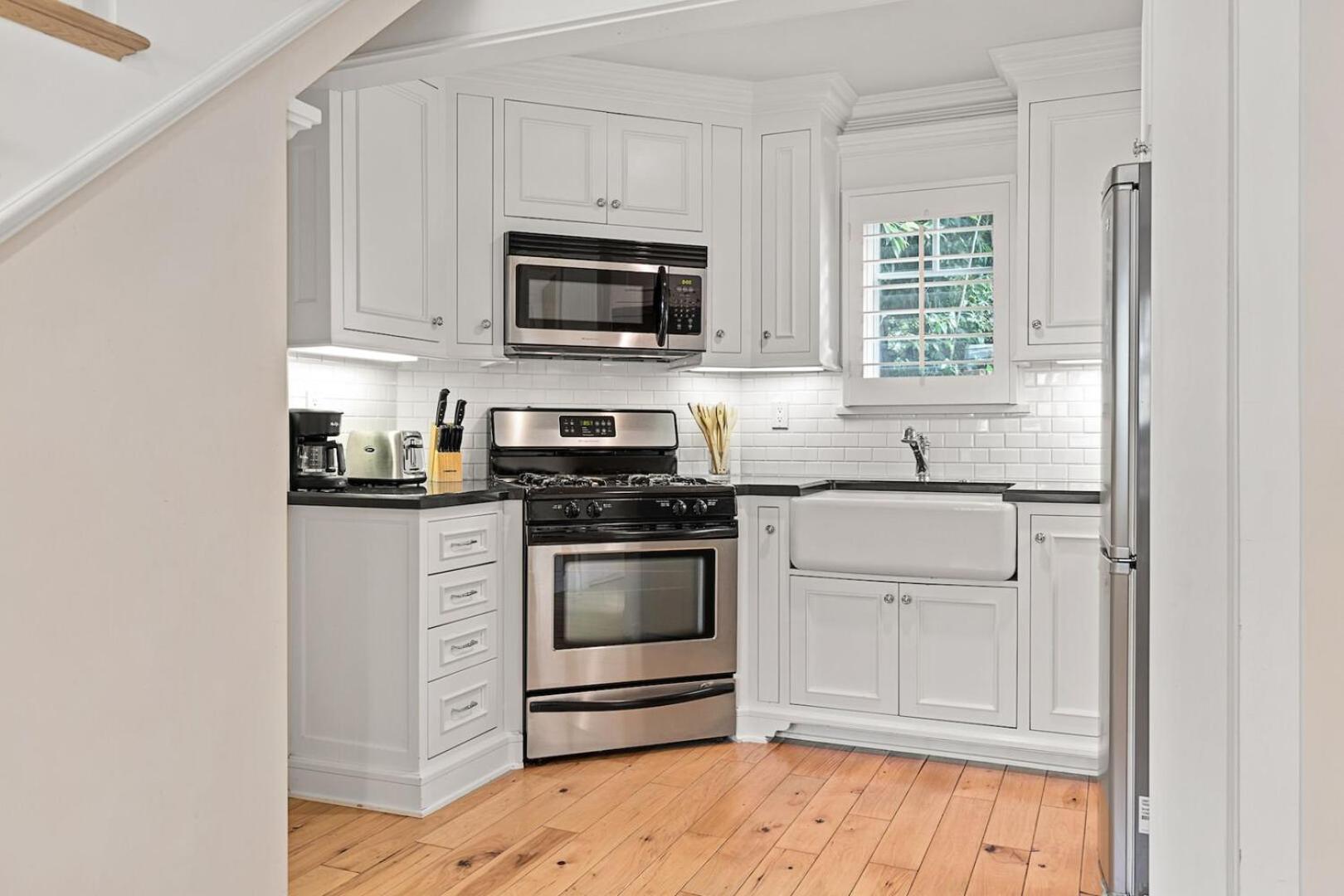 Dunes By Fieldtrip Expansive Hamptons-style Estate W Private Backyard