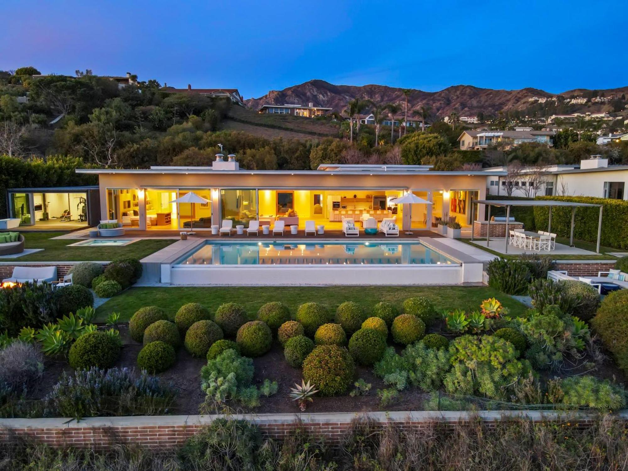 Infinite View By Awhile Holiday home