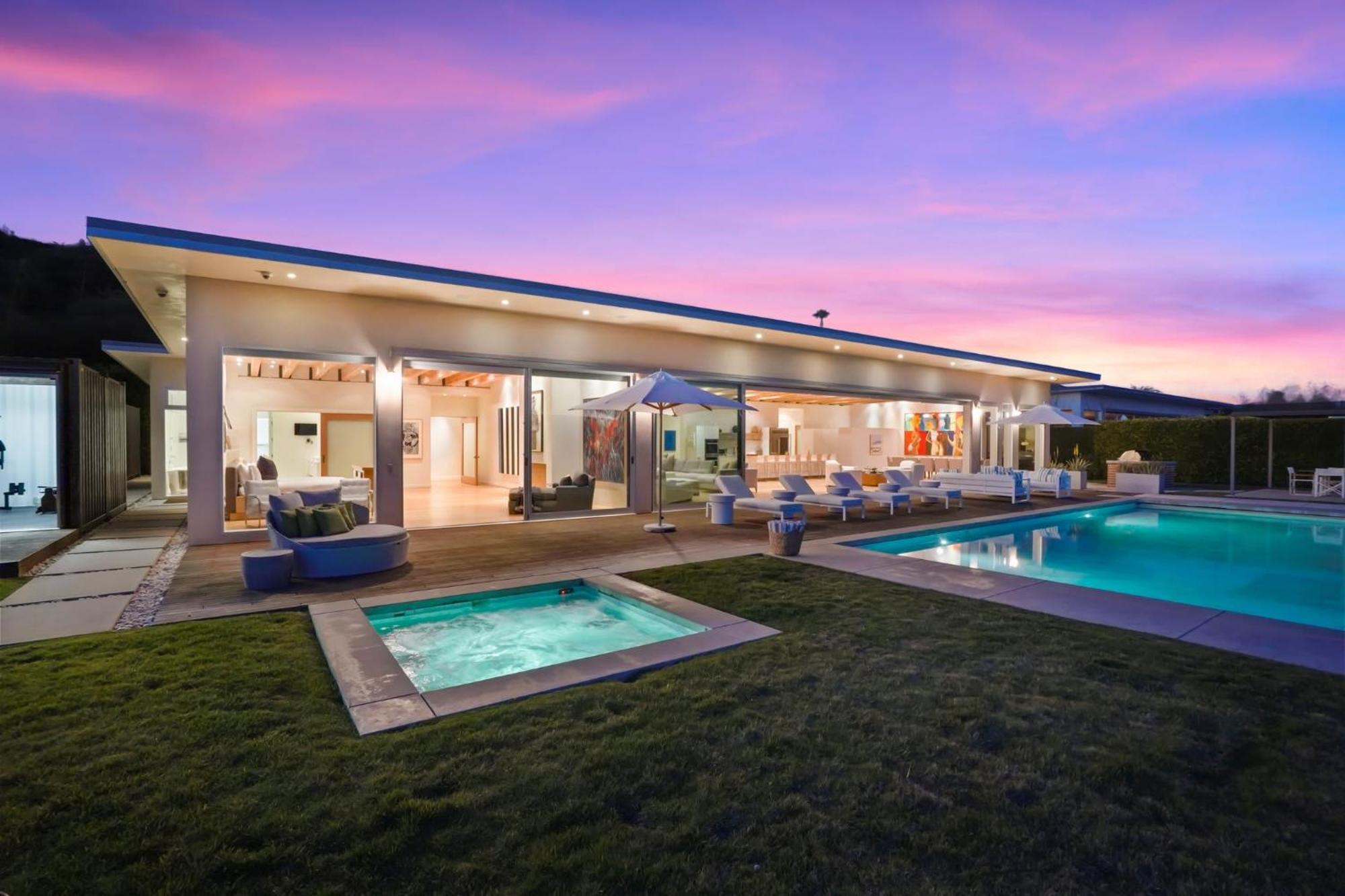 Infinite View By Awhile Holiday home